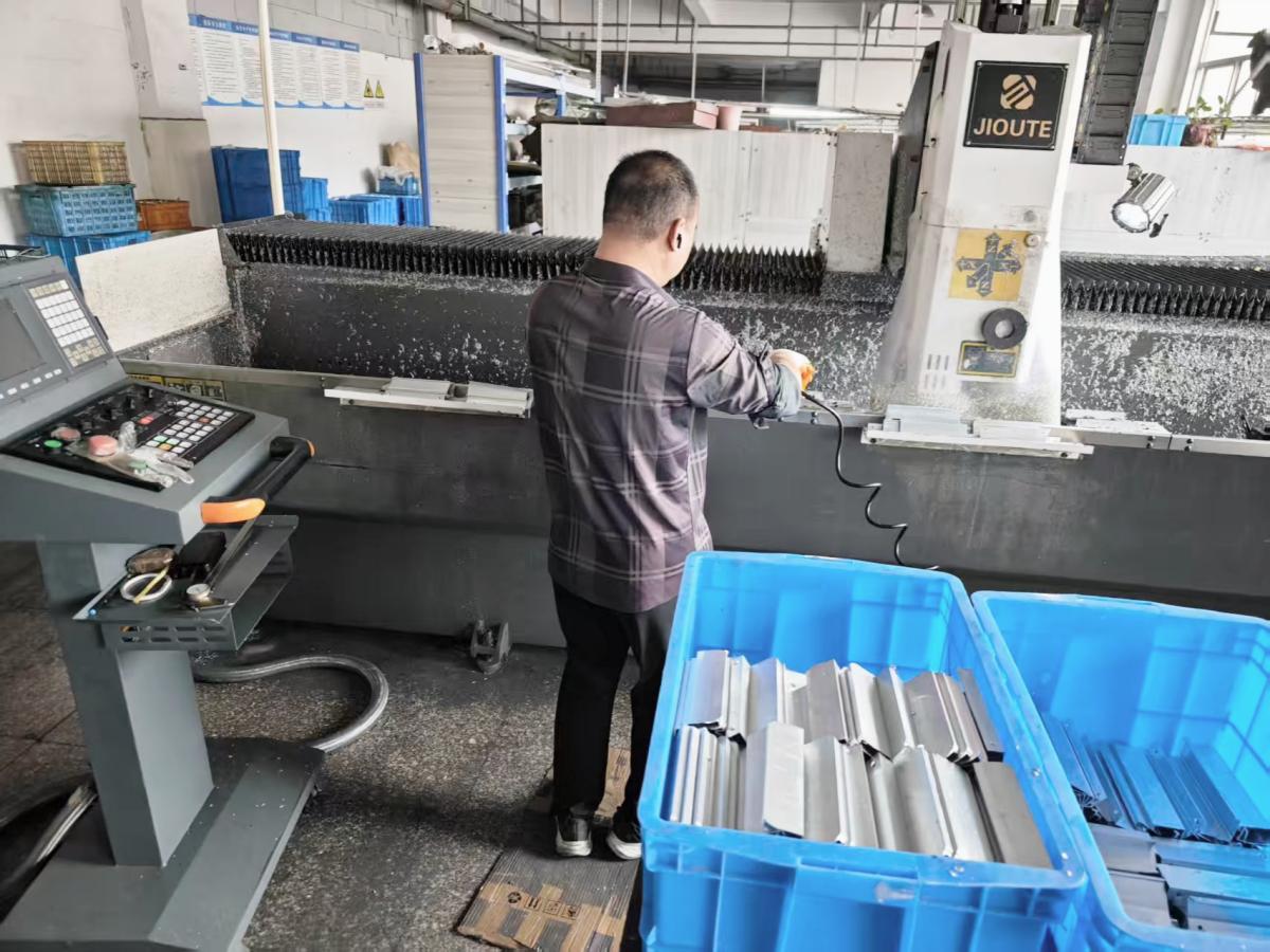 Large CNC milling machine for furniture hardware processing