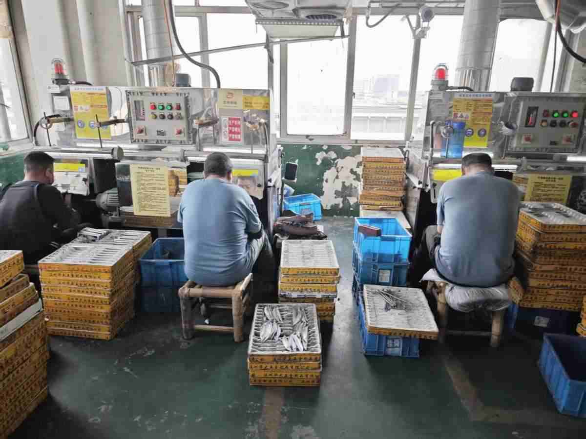 Polishing process for furniture hardware parts handles