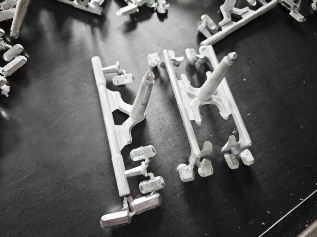 Zinc alloy cabinet handle casting parts before polishing